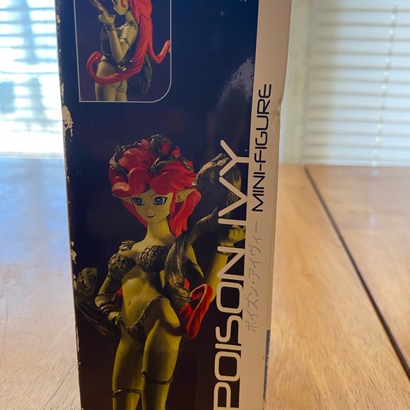 Ame-Comi series 1 action figure- poison ivy - Picture 5 of 5